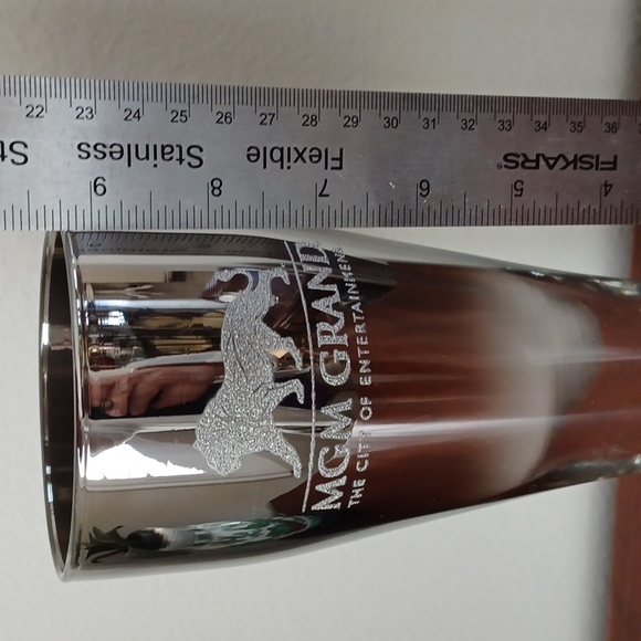 VINTAGE MGM Casino Las Vegas Souvenir Silver Pilsner Glass - Picture 8 of 11